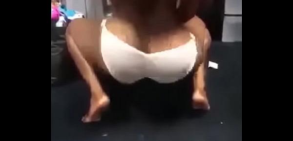 Girl shakes that ass for all to see